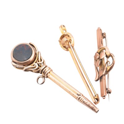 Lot 432 - TWO 9CT GOLD BAR BROOCHES & SWIVEL MOUNT PICK