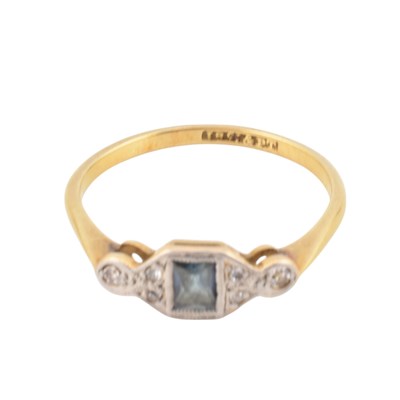 Lot 362 - 18CT GOLD & PLATINUM SAPPHIRE & DIAMOND RING