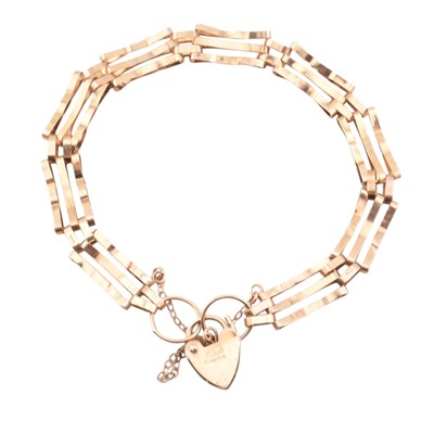 Lot 372 - HALLMARKED 9CT GOLD GATE LINKED BRACELET