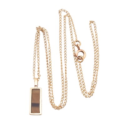Lot 394 - A HALLMARKED 9CT GOLD TIGERS EYE PENDANT & NECKLACE