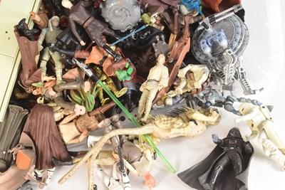Lot 39 - STAR WARS - COLLECTION OF HASBRO / KENNER ACTION FIGURES