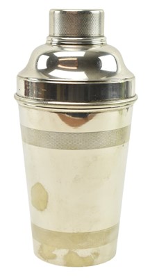 Lot 61 - VINTAGE MID CENTURY SILVER PLATED COCKTAIL SHAKER BY P. H. VOGEL & CO.
