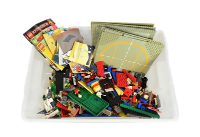 Lot 641 - LEGO - COLLECTION OF VINTAGE LEGO BRICKS