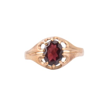 Lot 297 - HALLMARKED 9CT GOLD & GARNET SIGNET RING