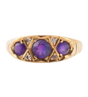 Lot 145 - 1970S HALLMARKED 18CT GOLD AMETHYST & DIAMOND BOAT RING