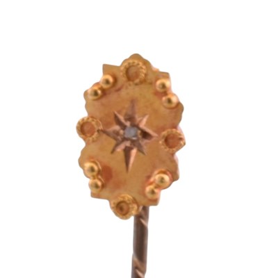 Lot 266 - 15CT GOLD & DIAMOND STICK PIN