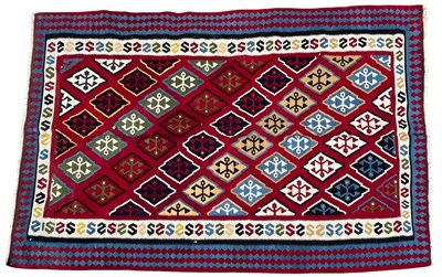 Lot 523 - 20TH CENTURY SOUTH WEST PERSIAN ISLAMIC QASHGAI KILIM CARPET