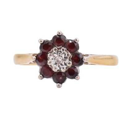 Lot 251 - HALLMARKED 9CT GOLD GARNET & DIAMOND RING