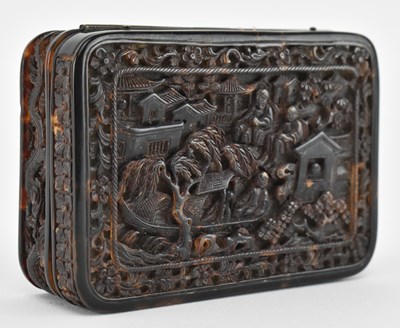 Lot 85 - QING DYNASTY CARVED TORTOISESHELL 'FIGURAL' SNUFF BOX 清 玳瑁雕人物故事鼻烟盒