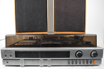 Lot 403 - VINTAGE SANYO STEREO MUSIC SYSTEM MODEL GXT 4444 WITH TWO SPEAKERS