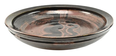 Lot 17 - WENDY VERNON (BRITISH CONTEMPORARY) - STONEWARE CENTREPIECE CHARGER PLATE