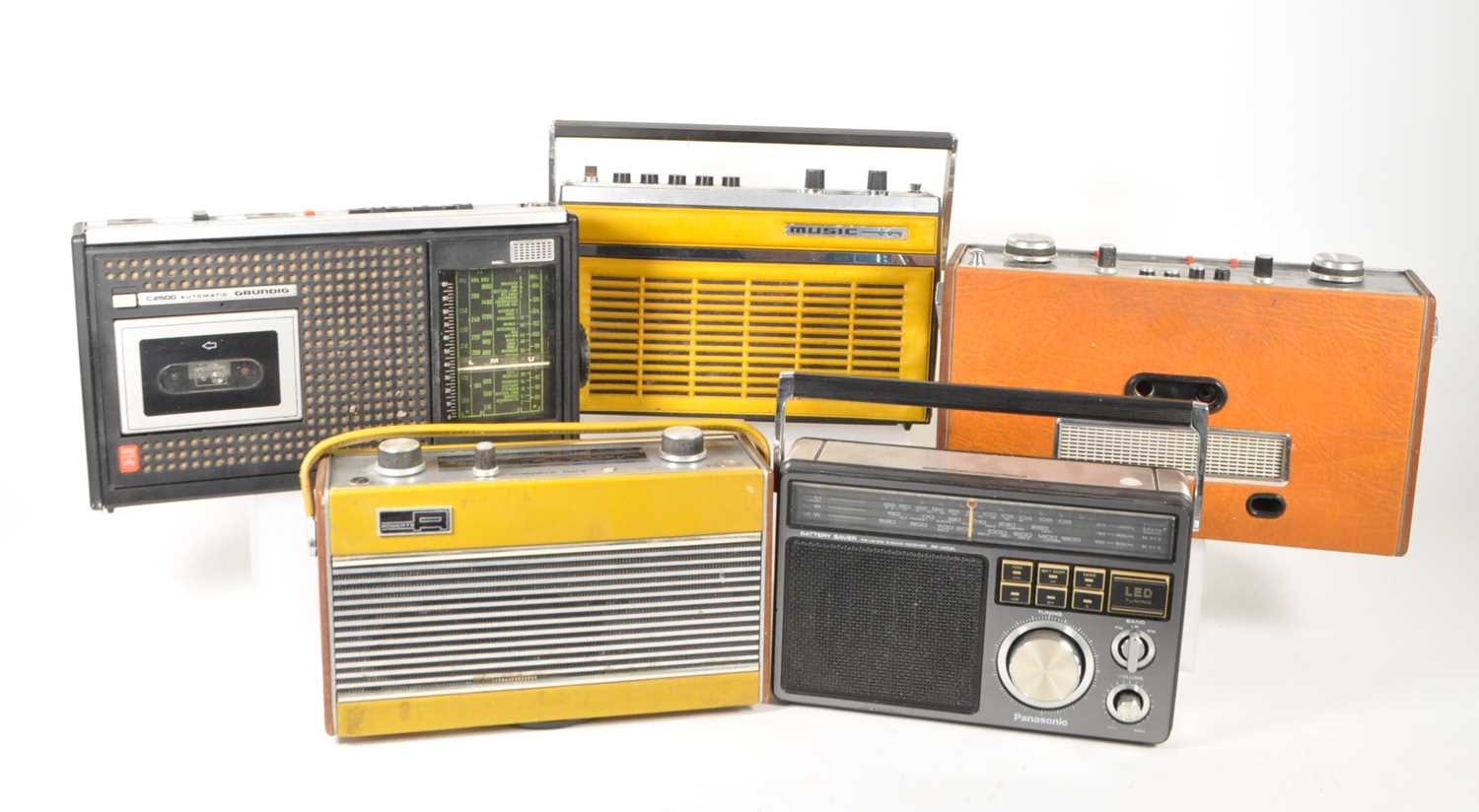 Lot 404 - ROBERTS / GRUNDIG / PANASOIC - PORTABLE 20TH CENTURY FM TUNER RADIOS