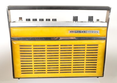 Lot 404 - ROBERTS / GRUNDIG / PANASOIC - PORTABLE 20TH CENTURY FM TUNER RADIOS