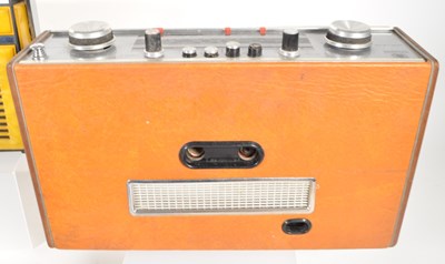 Lot 404 - ROBERTS / GRUNDIG / PANASOIC - PORTABLE 20TH CENTURY FM TUNER RADIOS