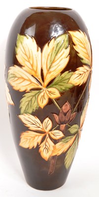 Lot 171 - MOORCROFT POTTERY - LATE 20TH CENTURY CERAMIC POTTERY VASE