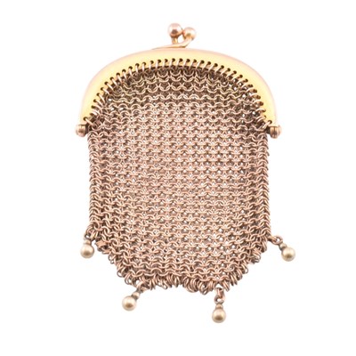 Lot 55 - EARLY 20TH CENTURY 9CT GOLD MESH CHAIN PURSE