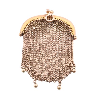 Lot 55 - EARLY 20TH CENTURY 9CT GOLD MESH CHAIN PURSE