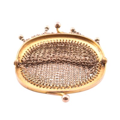 Lot 55 - EARLY 20TH CENTURY 9CT GOLD MESH CHAIN PURSE