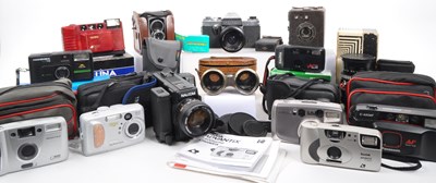 Lot 370 - LARGE COLLECTION OF VINTAGE CAMERAS