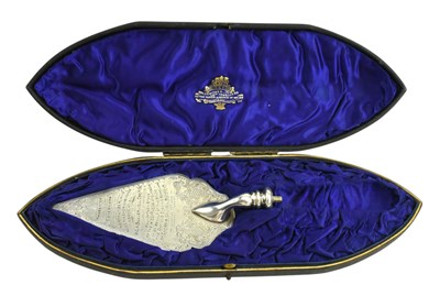 Lot 63 - CASED EDWARD VII HALLMARKED SILVER CASED TROWEL BLADE