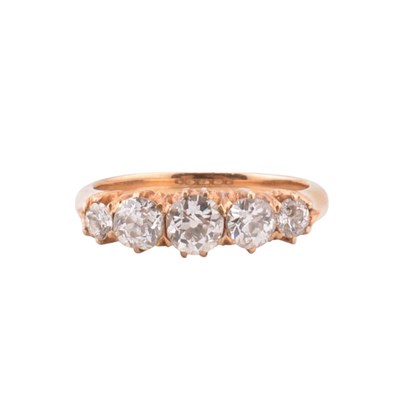 Lot 196 - GOLD & DIAMOND FIVE STONE RING