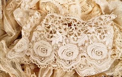 Lot 348 - EXTENSIVE COLLECTION OF 19TH & EARLY 20TH LACE TRIM