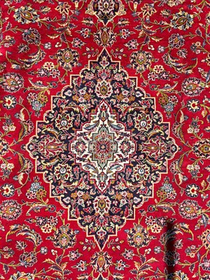 Lot 553 - EARLY 20TH CENTURY SIGNED CENTRAL PERSIAN KASHAN CARPET RUG