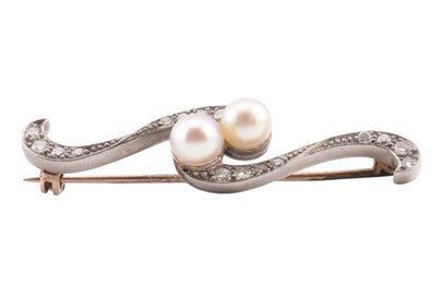 Lot 97 - EARLY 20TH CENTURY PEARL & DIAMOND BROOCH PIN