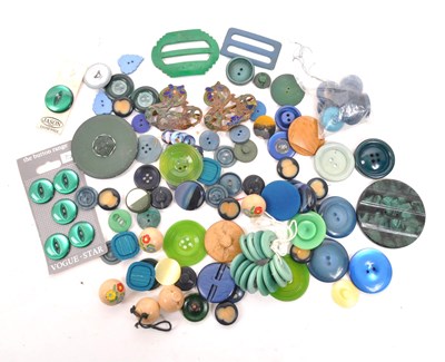 Lot 300 - COLLECTION OF 20TH CENTURY VINTAGE GREEN & BLUE BUTTONS