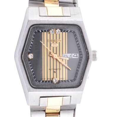 Lot 260 - SEIKO 5 AUTOMATIC WRISTWATCH WITH ARABIC DATE APERTURE