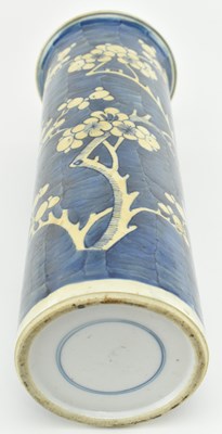 Lot 73 - QING DYNASTY BLUE AND WHITE PRUNUS SLEEVE VASE 清 青花冰梅筒瓶