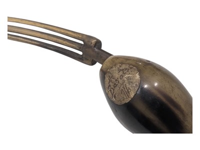 Lot 100 - 20TH CENTURY AFRICAN ZULU HORN SNUFF CONTAINER