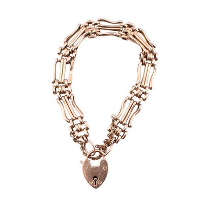 Lot 136 - 9CT ROSE GOLD GATE LINK BRACELET WITH HEART PADLOCK CLASP