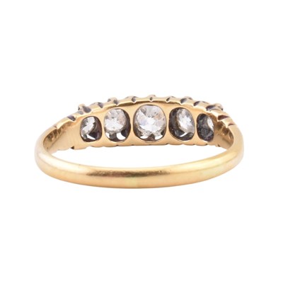 Lot 103 - 18CT GOLD & FIVE STONE DIAMOND RING