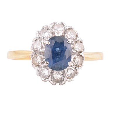 Lot 171 - 18CT GOLD SAPPHIRE & DIAMOND CLUSTER RING