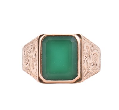 Lot 119 - 14CT GOLD & GREEN CHALCEDONY SIGNET RING