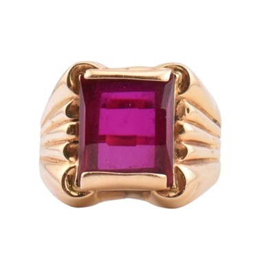 Lot 107 - GOLD & SYNTHETIC RUBY SIGNET RING