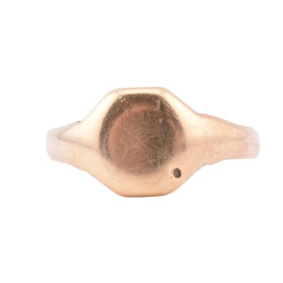 Lot 264 - 9CT GOLD SIGNET RING