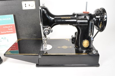 Lot 227 - 1933 VINTAGE SINGER FEATHERWEIGHT SEWING MACHINE NO. 221K1