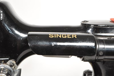 Lot 227 - 1933 VINTAGE SINGER FEATHERWEIGHT SEWING MACHINE NO. 221K1
