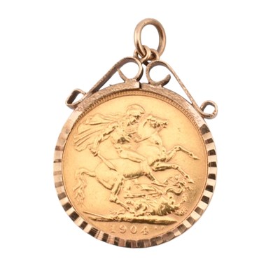 Lot 185 - EDWARD VII GOLD FULL SOVEREIGN IN A 9CT GOLD MOUNT