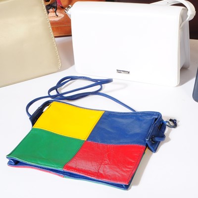 Lot 526 - LARGE COLLECTION OF VINATGE BAGS