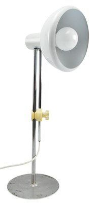 Lot 621 - CONTINENTAL RETRO MID CENTURY WHITE & CHROME DESK LAMP