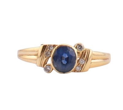 Lot 164 - GOLD SAPPHIRE & DIAMOND RING