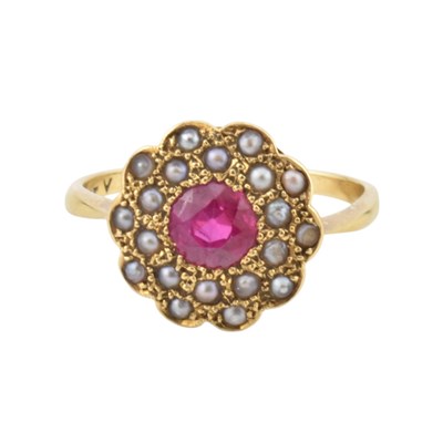 Lot 106 - A GOLD PEARL AND SYNTHETIC RUBY CLUSTER RING