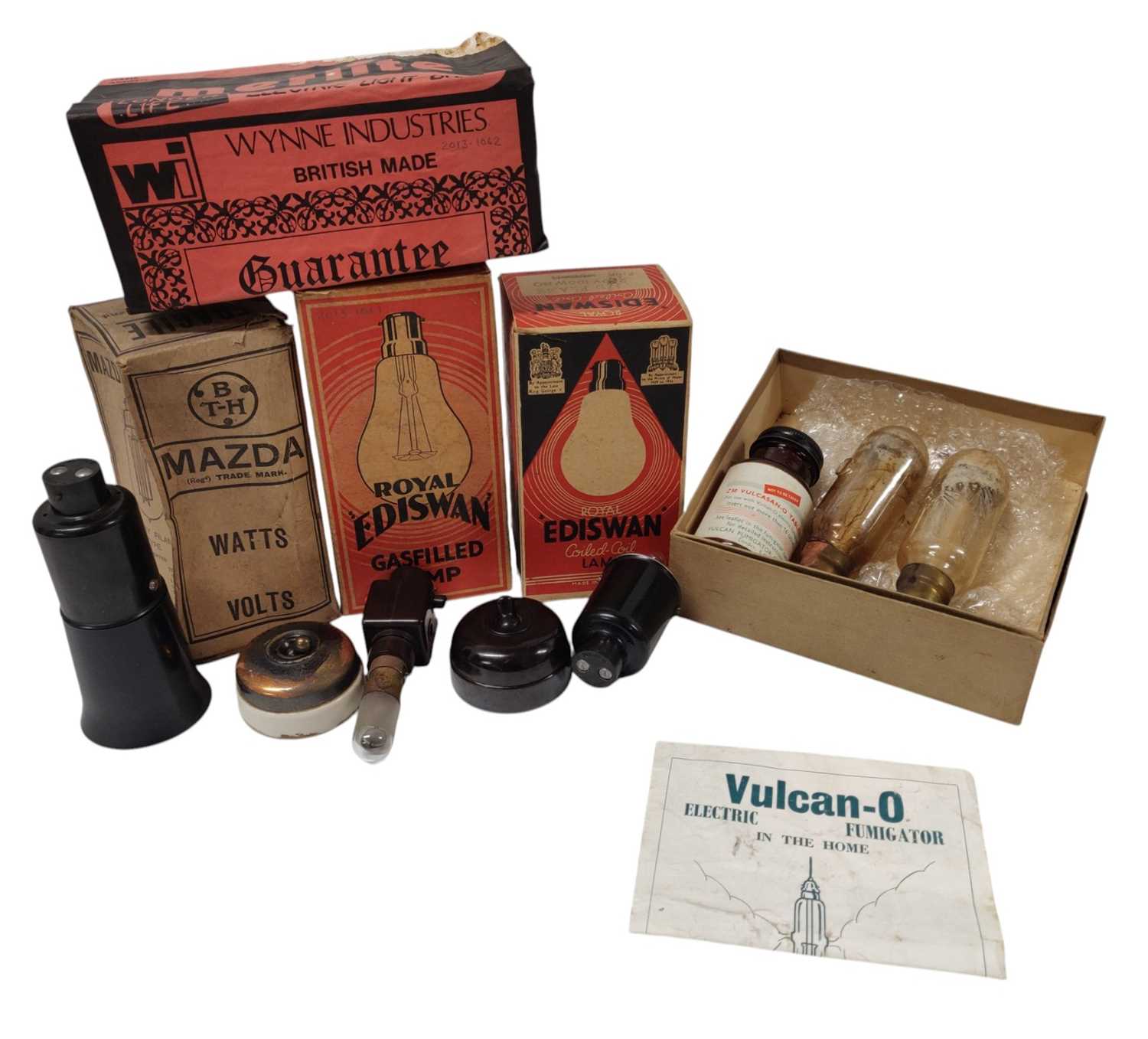 Lot 95 - COLLECTION OF VINTAGE BOXED LIGHT BULBS LAMPS