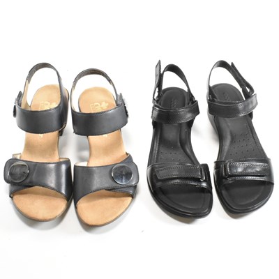 Lot 389 - COLLECTION OF VINTAGE SHOES & SANDALS