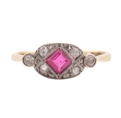 Lot 33 - ART DECO 18CT GOLD SYNTHETIC RUBY RING