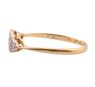 Lot 20 - EARLY 20TH CENTURY DIAMOD CLUSTER RING