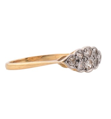 Lot 20 - EARLY 20TH CENTURY DIAMOD CLUSTER RING